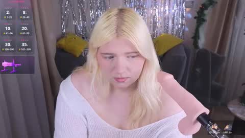 Snapshot of glowkittenx chatting on December 18, 7:03 am glowkittenx online show from December 18, 7:03 am