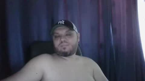 Snapshot of glusgan chatting on June 8, 8:15 am Your boy online show from June 8, 8:15 am