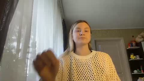 Snapshot of glynisbucknell chatting on June 16, 11:35 am Nikki online show from June 16, 11:35 am