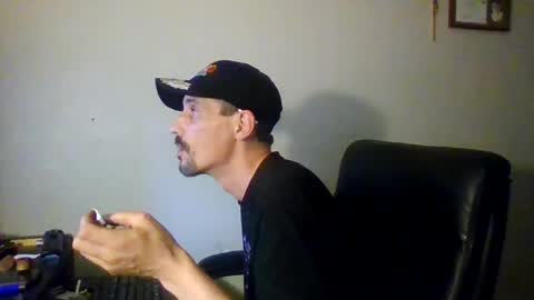 Snapshot of gmang4242 chatting on July 11, 8:00 pm gmang4242 online show from July 11, 8:00 pm