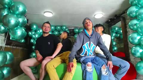 Snapshot of gnecos chatting on January 25, 4:13 pm THOMAS AND DAMIAND online show from January 25, 4:13 pm