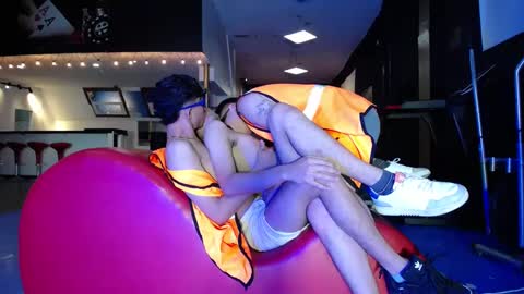 Snapshot of gnecos chatting on January 28, 9:08 pm THOMAS AND DAMIAND online show from January 28, 9:08 pm