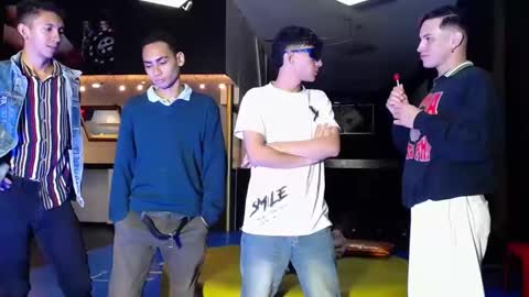 Snapshot of gnecos chatting on February 2, 7:04 pm THOMAS AND DAMIAND online show from February 2, 7:04 pm