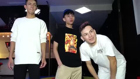 Snapshot of gnecos chatting on February 3, 7:10 pm THOMAS AND DAMIAND online show from February 3, 7:10 pm