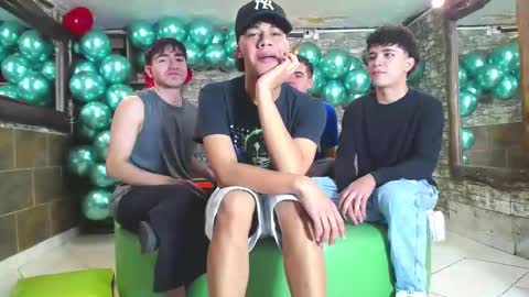 Snapshot of gnecos chatting on February 21, 11:33 am THOMAS AND DAMIAND online show from February 21, 11:33 am