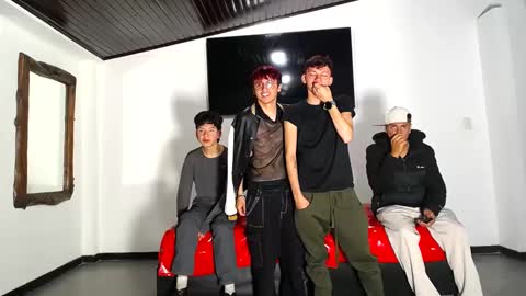 Snapshot of gnecos chatting on September 12, 6:08 pm THOMAS AND DAMIAND online show from September 12, 6:08 pm