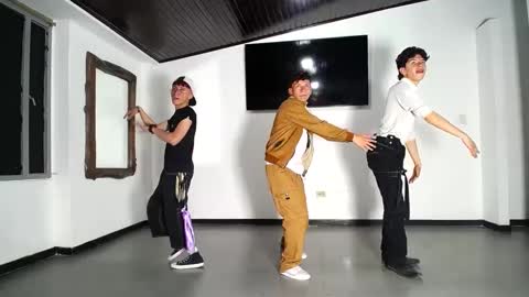 Snapshot of gnecos chatting on September 17, 6:09 pm THOMAS AND DAMIAND online show from September 17, 6:09 pm