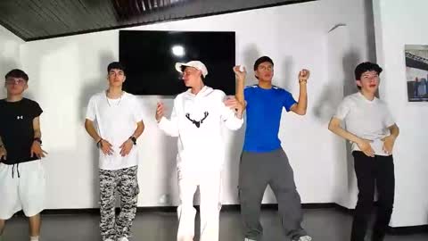 Snapshot of gnecos chatting on September 19, 6:08 pm THOMAS AND DAMIAND online show from September 19, 6:08 pm