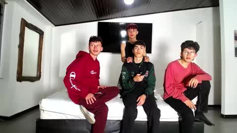 Snapshot of gnecos chatting on September 27, 5:51 pm THOMAS AND DAMIAND online show from September 27, 5:51 pm