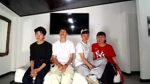 Snapshot of gnecos chatting on October 1, 6:14 pm THOMAS AND DAMIAND online show from October 1, 6:14 pm