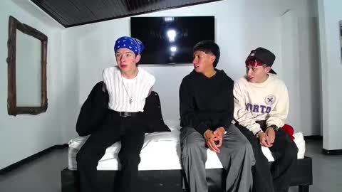 Snapshot of gnecos chatting on October 5, 7:01 pm THOMAS AND DAMIAND online show from October 5, 7:01 pm