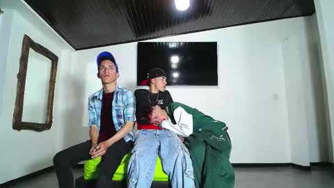 Snapshot of gnecos chatting on November 1, 6:32 pm THOMAS AND DAMIAND online show from November 1, 6:32 pm