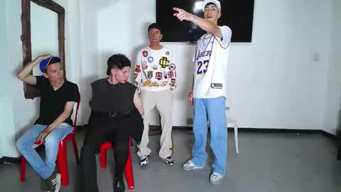 Snapshot of gnecos chatting on November 4, 6:40 pm THOMAS AND DAMIAND online show from November 4, 6:40 pm