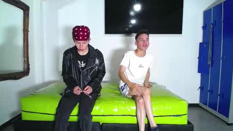 Snapshot of gnecos chatting on November 8, 6:07 pm THOMAS AND DAMIAND online show from November 8, 6:07 pm