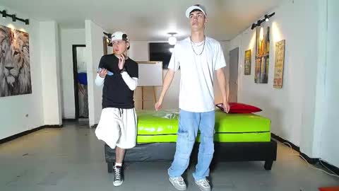 Snapshot of gnecos chatting on November 18, 6:12 pm THOMAS AND DAMIAND online show from November 18, 6:12 pm