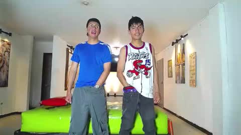 Snapshot of gnecos chatting on December 2, 6:36 pm THOMAS AND DAMIAND online show from December 2, 6:36 pm