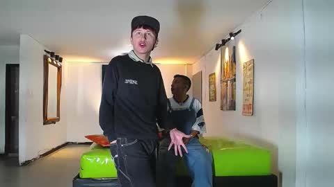 Snapshot of gnecos chatting on December 14, 6:34 pm THOMAS AND DAMIAND online show from December 14, 6:34 pm