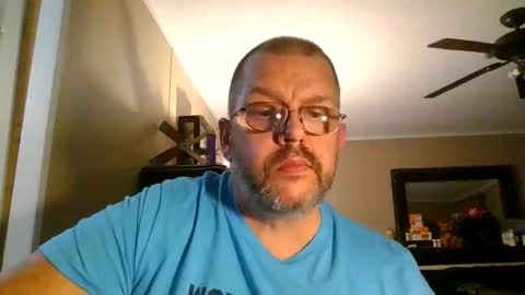 Snapshot of gobey33 chatting on September 10, 12:10 am IDKIDCIDGAF online show from September 10, 12:10 am