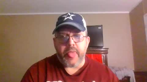 Snapshot of gobey33 chatting on May 3, 12:16 am IDKIDCIDGAF online show from May 3, 12:16 am