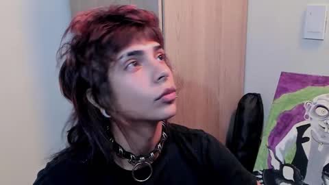 Snapshot of god_dereck chatting on February 19, 7:59 am god_dereck online show from February 19, 7:59 am