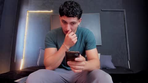 Snapshot of god_of_olympus1 chatting on December 4, 12:25 pm steven online show from December 4, 12:25 pm