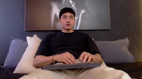 Snapshot of god_of_olympus1 chatting on December 19, 1:51 pm steven online show from December 19, 1:51 pm