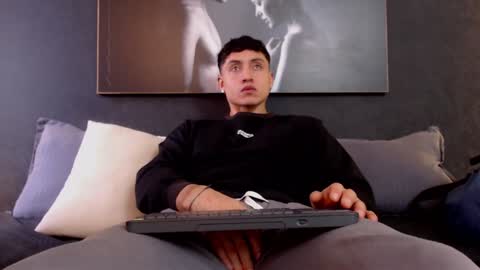 Snapshot of god_of_olympus1 chatting on December 25, 6:41 pm steven online show from December 25, 6:41 pm