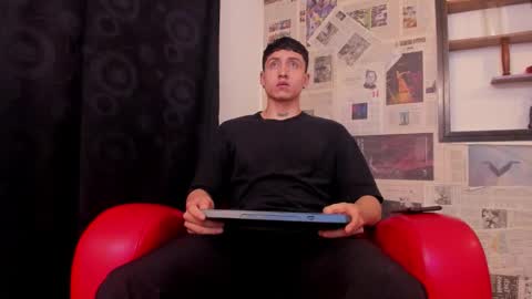 Snapshot of god_of_olympus1 chatting on October 12, 10:25 am steven online show from October 12, 10:25 am