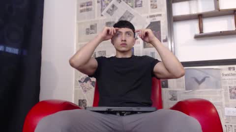 Snapshot of god_of_olympus1 chatting on December 16, 12:43 pm steven online show from December 16, 12:43 pm