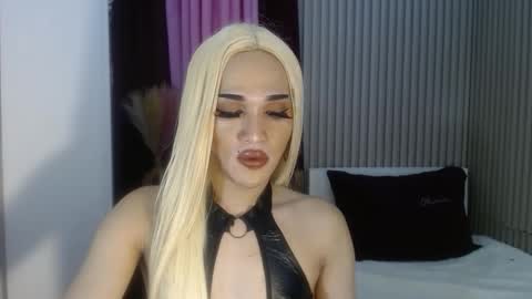 Snapshot of goddesdiane8inch chatting on May 27, 2:14 pm D I A N N E online show from May 27, 2:14 pm