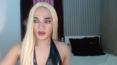 Snapshot of goddesdiane8inch chatting on May 28, 2:58 pm D I A N N E online show from May 28, 2:58 pm