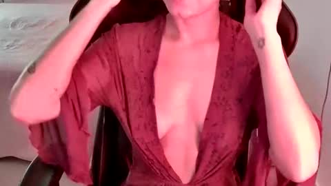 Snapshot of goddess_artemis_ chatting on June 8, 12:25 am Fauna online show from June 8, 12:25 am