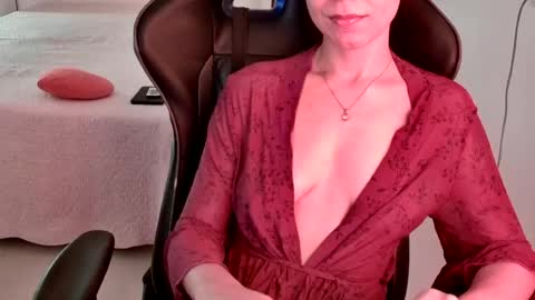 Snapshot of goddess_artemis_ chatting on June 12, 12:53 am Fauna online show from June 12, 12:53 am