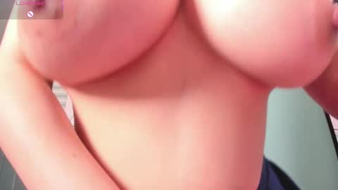 Snapshot of goddess_kianna chatting on November 20, 9:25 pm Goddess Kianna online show from November 20, 9:25 pm