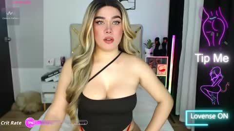 Snapshot of goddess_lykafox chatting on November 15, 11:18 am Lyka Fox online show from November 15, 11:18 am