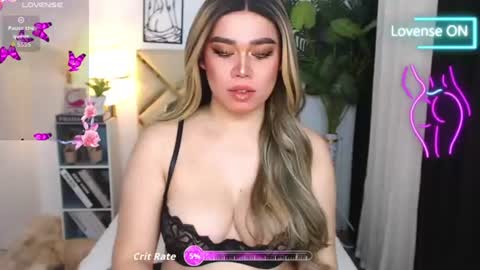 Snapshot of goddess_lykafox chatting on July 26, 11:44 pm Lyka Fox online show from July 26, 11:44 pm
