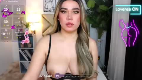 Snapshot of goddess_lykafox chatting on August 1, 1:38 am Lyka Fox online show from August 1, 1:38 am