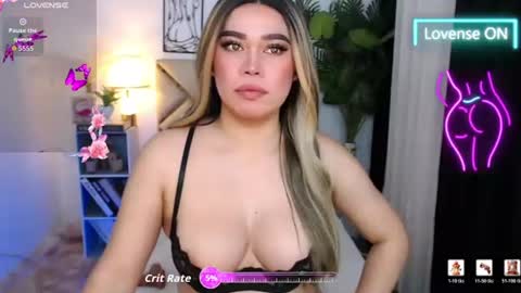 Snapshot of goddess_lykafox chatting on August 2, 1:04 am Lyka Fox online show from August 2, 1:04 am