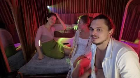 Snapshot of goddess_marylin chatting on November 7, 3:17 am 330 UTC2 girls online show from November 7, 3:17 am