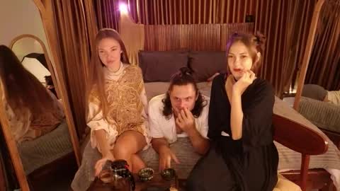 Snapshot of goddess_marylin chatting on November 21, 4:33 am 330 UTC2 girls online show from November 21, 4:33 am