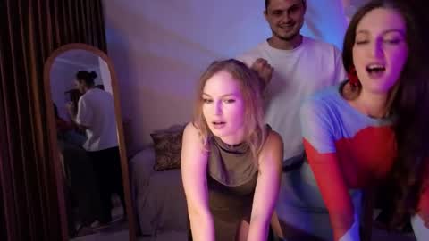   330 UTC2 girls   online show from March 15, 5:46 am