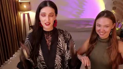   330 UTC2 girls   online show from April 26, 4:32 am