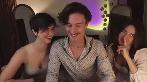 Snapshot of goddess_marylin chatting on July 25, 5:05 am 330 UTC2 girls online show from July 25, 5:05 am