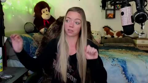 Patricia Mars           Goddess of Mars twitter thegoddessmindy online show from November 11, 4:40 pm