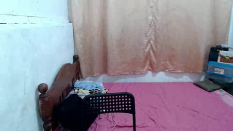 Snapshot of goddess_queen25 chatting on February 22, 3:29 am goddess_queen25 online show from February 22, 3:29 am