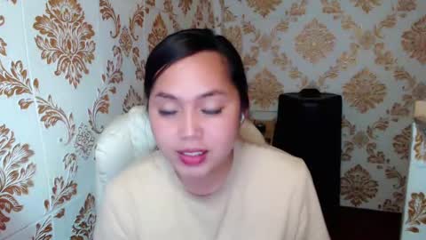 Snapshot of goddess_tykhe chatting on December 10, 2:59 am violet online show from December 10, 2:59 am