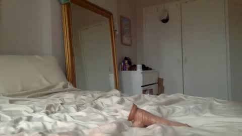 Snapshot of goddessadriannaluna chatting on December 2, 6:25 pm Goddess Adrianna online show from December 2, 6:25 pm