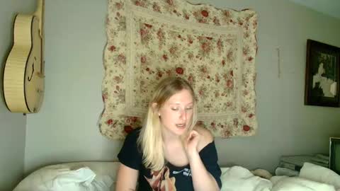 Snapshot of goddessalison chatting on June 11, 3:26 am goddessalison online show from June 11, 3:26 am
