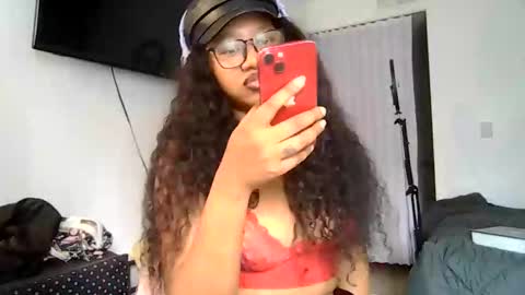 Snapshot of goddessdaisysky chatting on April 10, 5:50 pm Goddess Daisy Sky online show from April 10, 5:50 pm