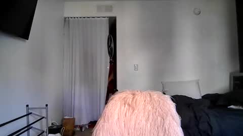 Snapshot of goddessdaisysky chatting on April 11, 7:40 pm Goddess Daisy Sky online show from April 11, 7:40 pm